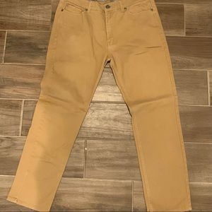 Great men’s soft khaki’s.  Perfect shape.  Great style.  Dress up or down.